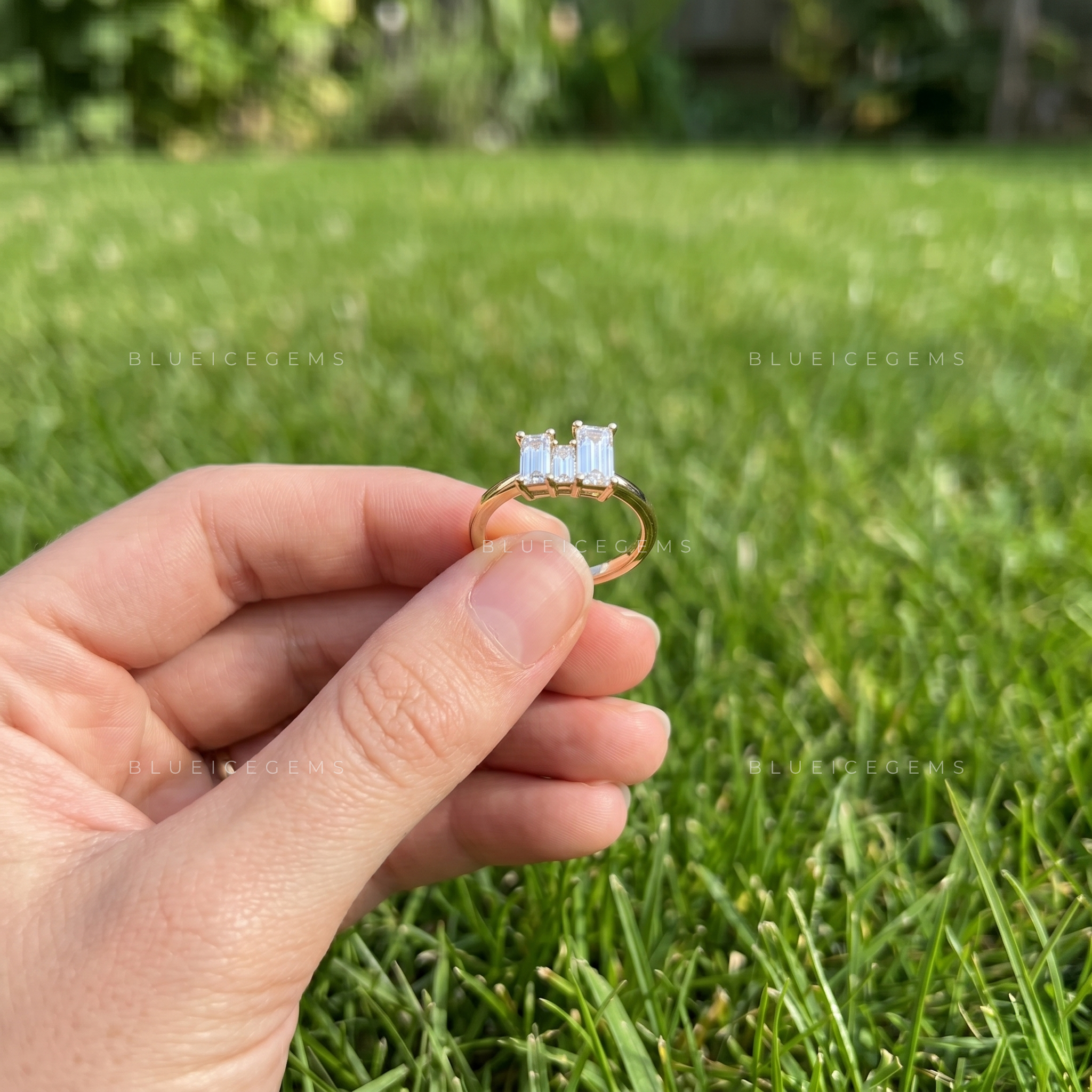 Trendy Minimalist Baguette Crown Engagement Ring