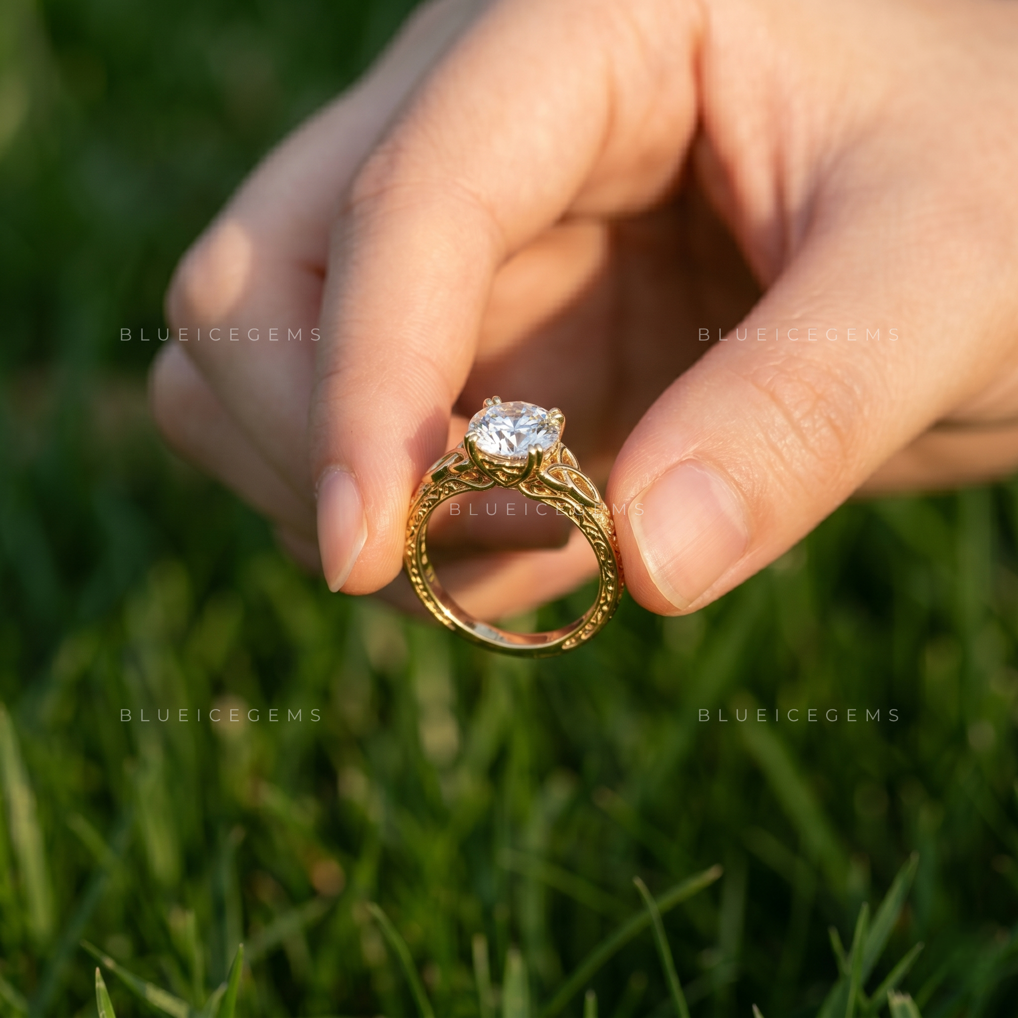 The "Everlasting Glow" Classic Round Solitaire: Effortless Everyday Luxury