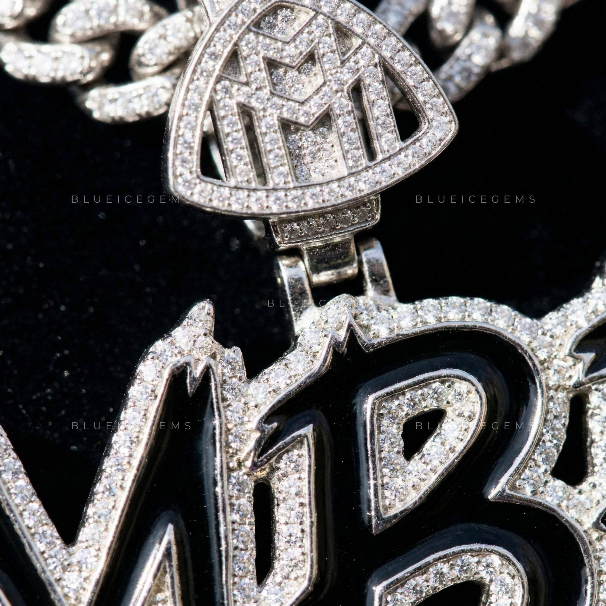 The "MBF" Luxury Performance: Shattered-Ice Script & Maybach Emblem Sovereign