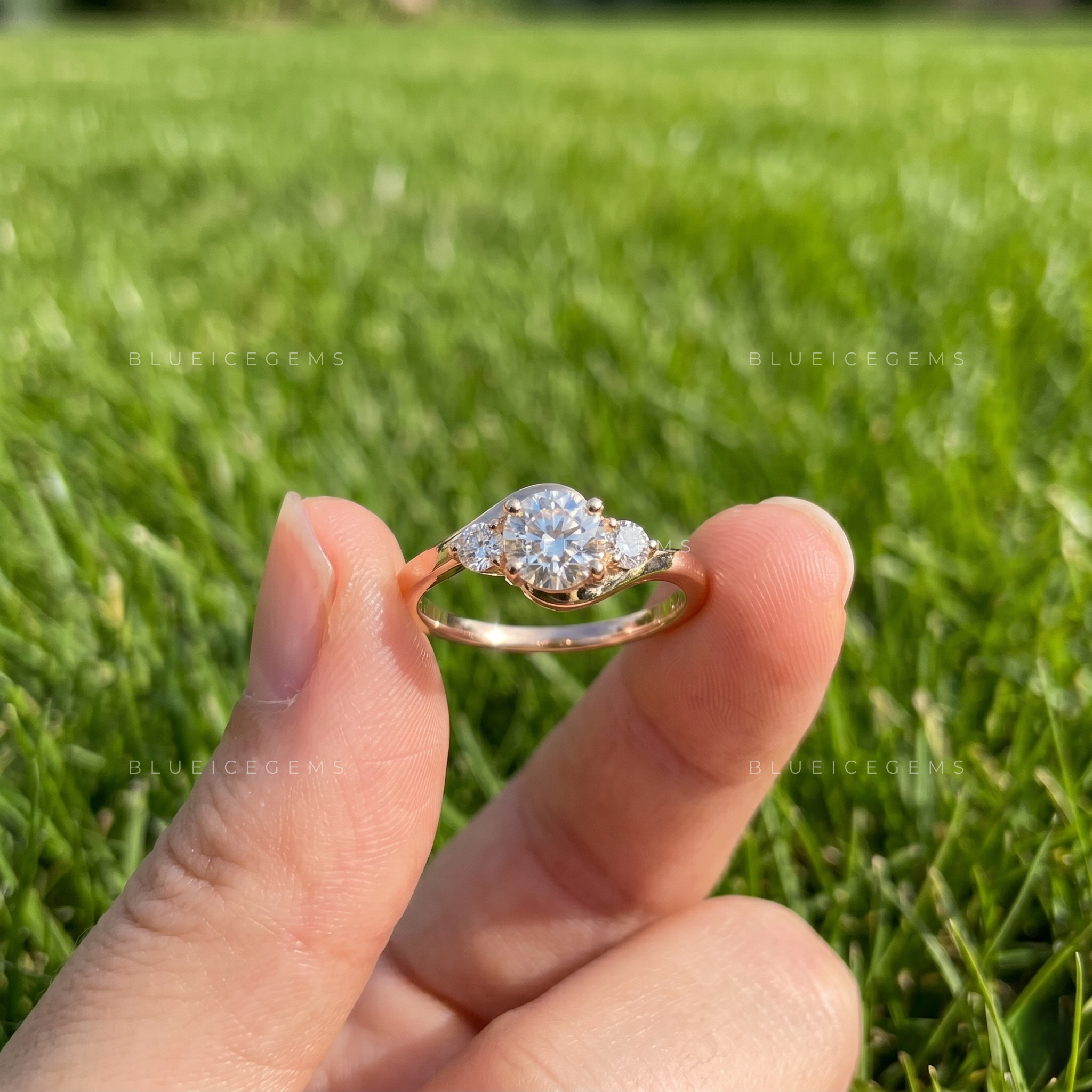 Chic Asymmetric Round Bypass Three-Stone Statement Ring