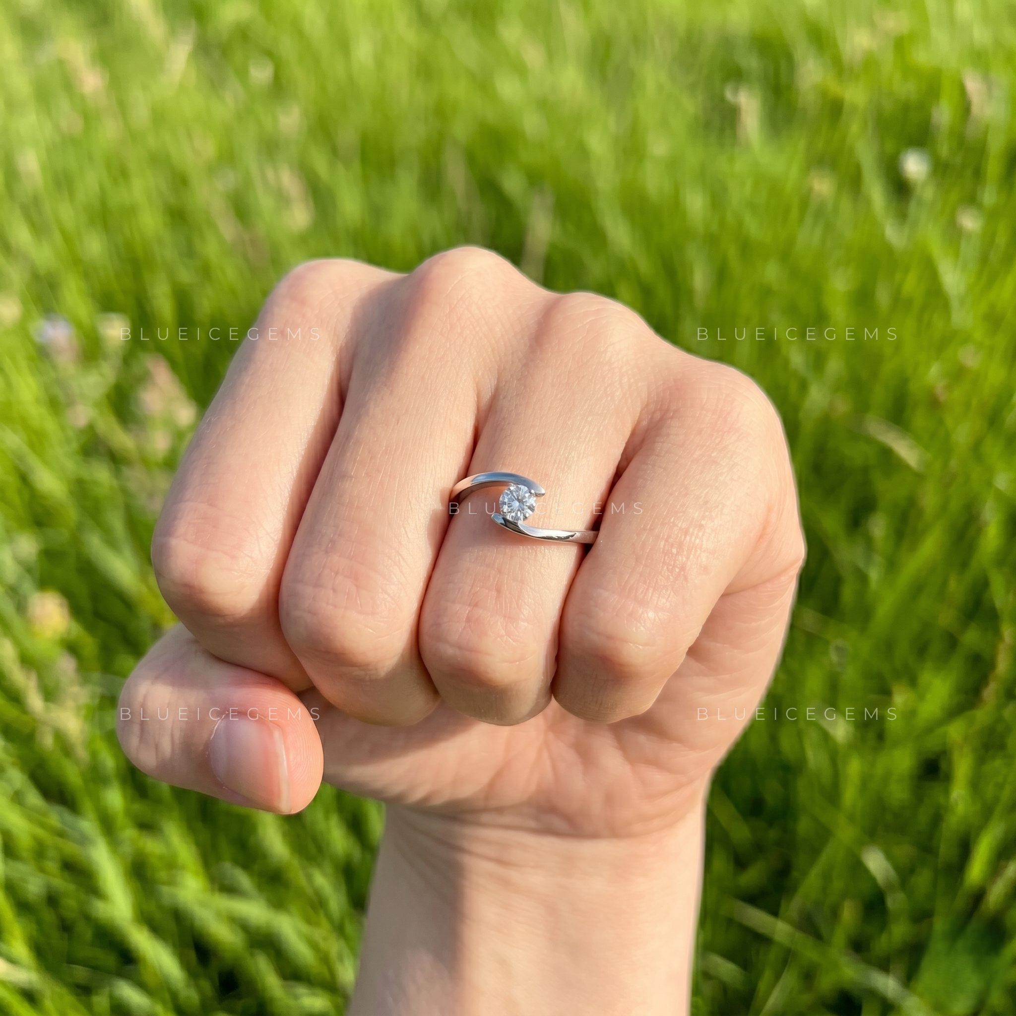 Timeless Glow Round Brilliant Solitaire Ring