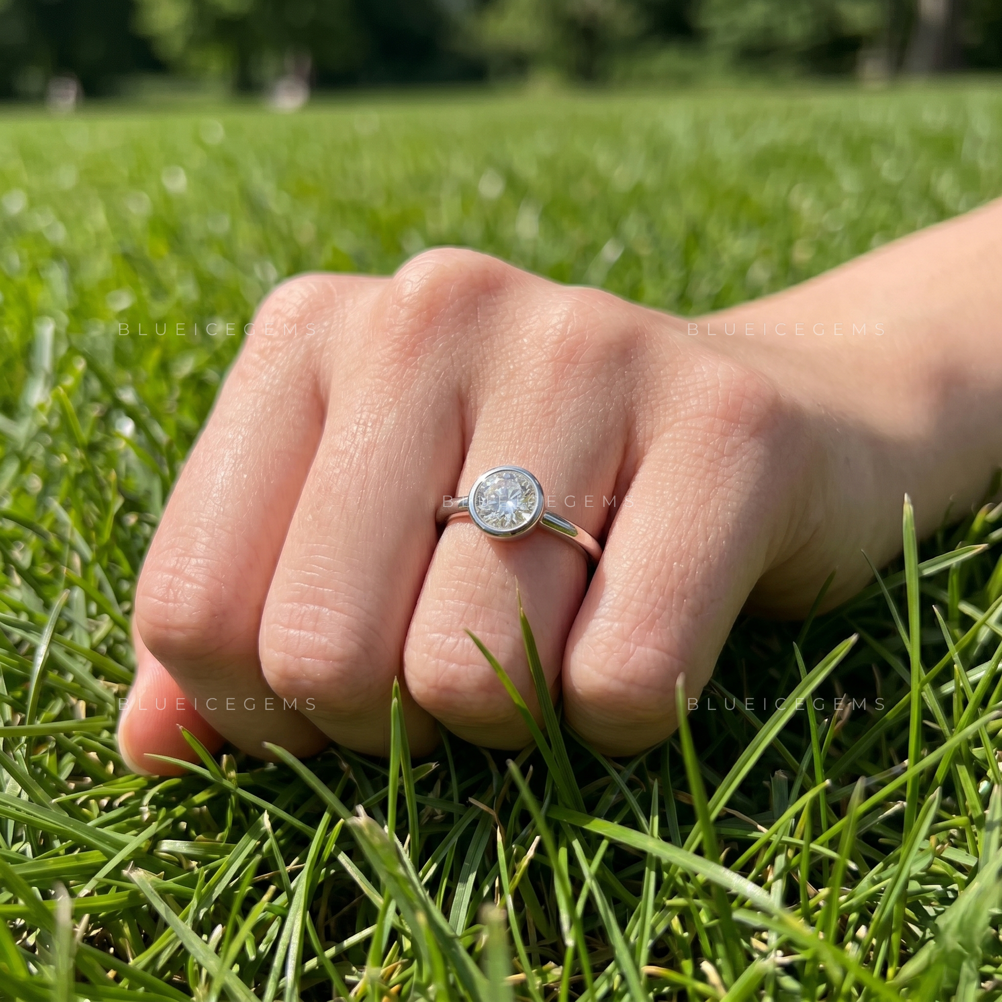 Soul Circular Solitaire Bezel Delicate Keepsake Proposal Band