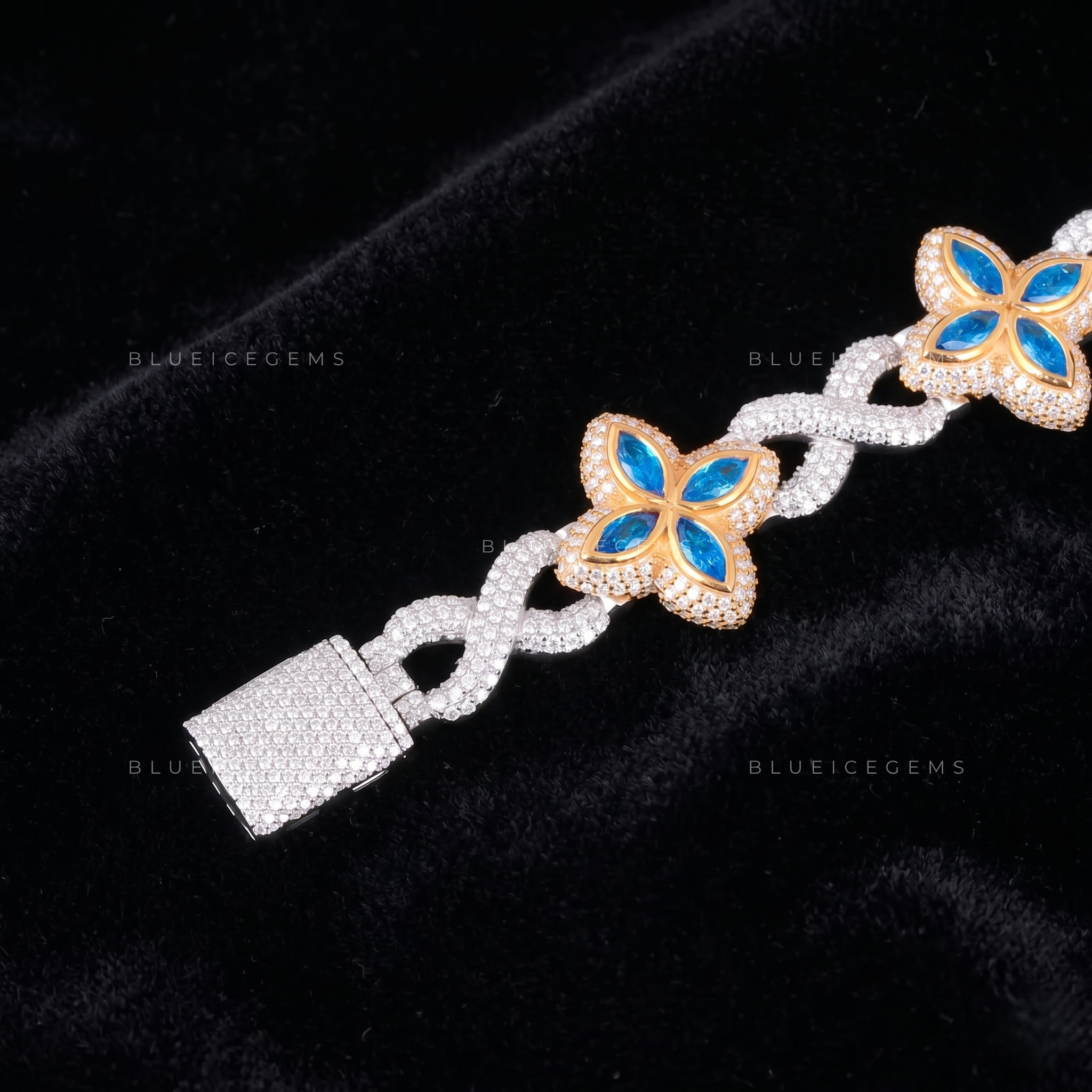 Cerulean Fortune Two-Tone Iced Clover Link