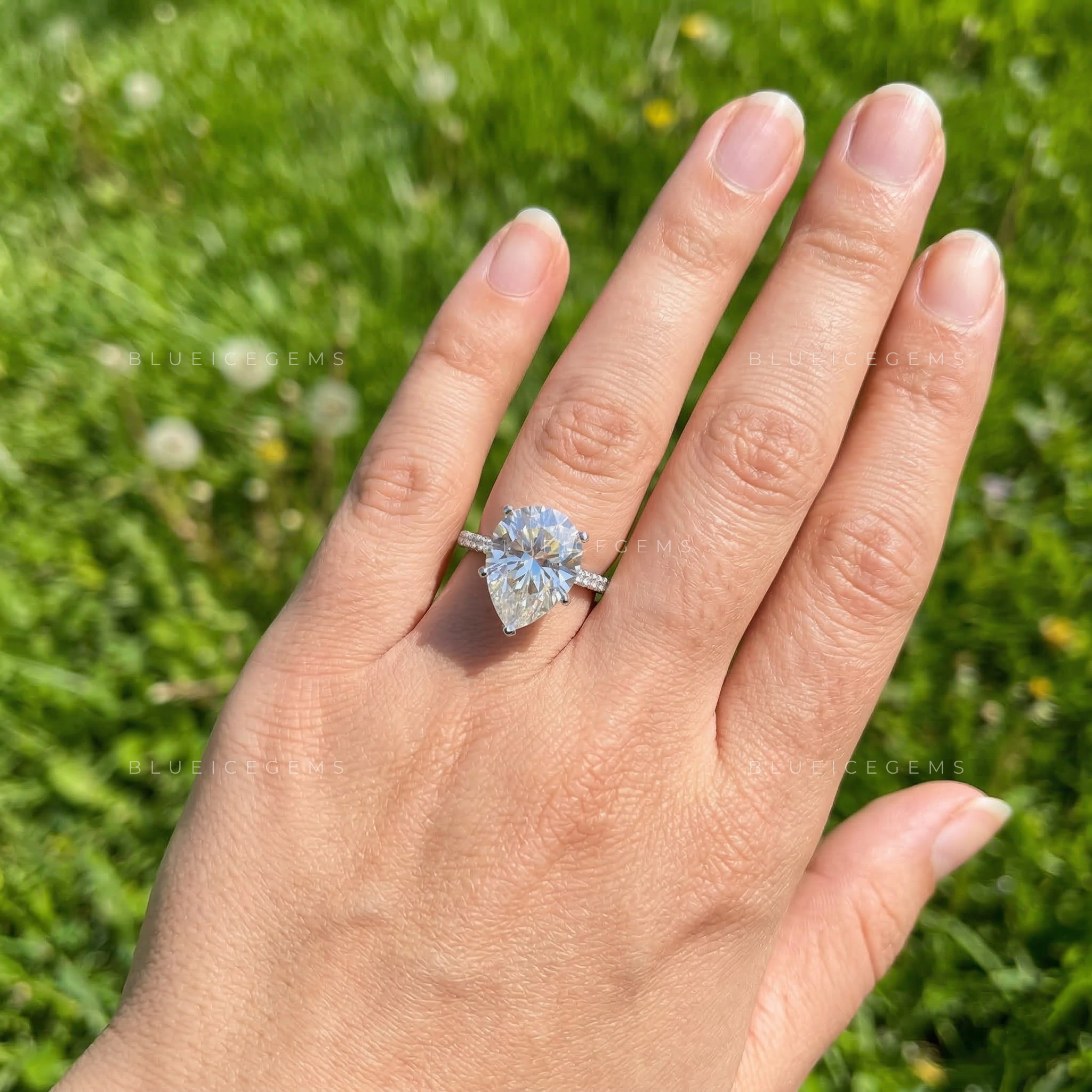 Grand Premiere Pear Cut Halo Ring