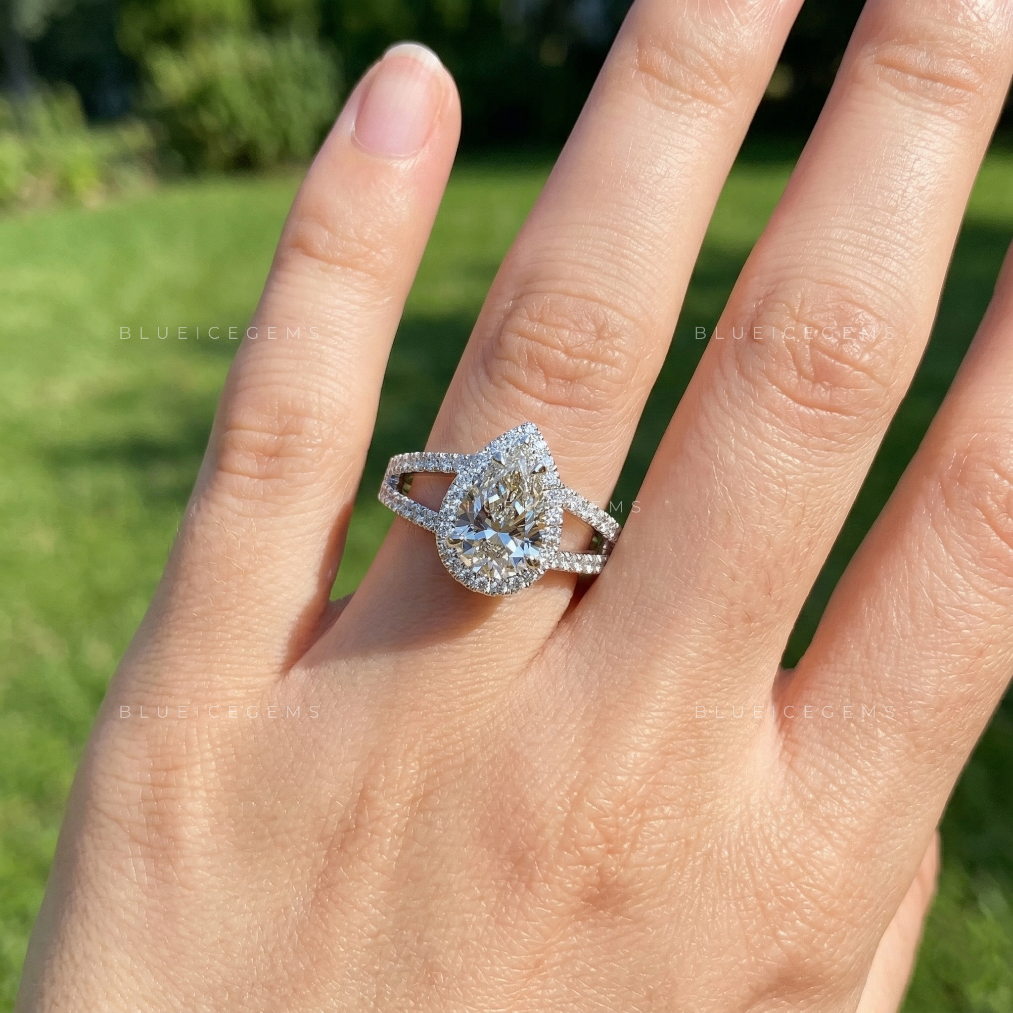 The "Ethereal Teardrop" Halo: A Modern Pear Cut Masterpiece