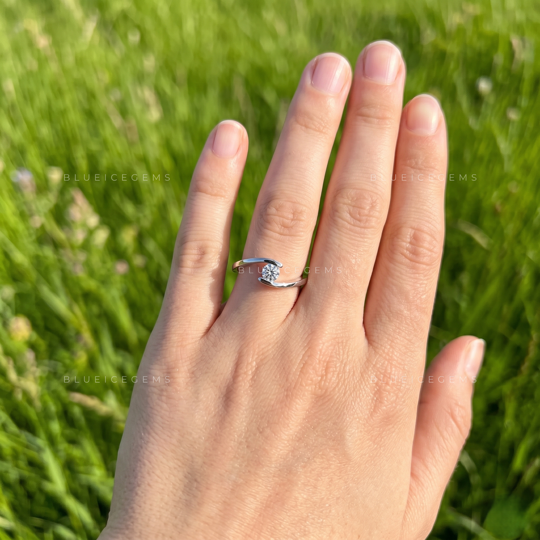 Timeless Glow Round Brilliant Solitaire Ring