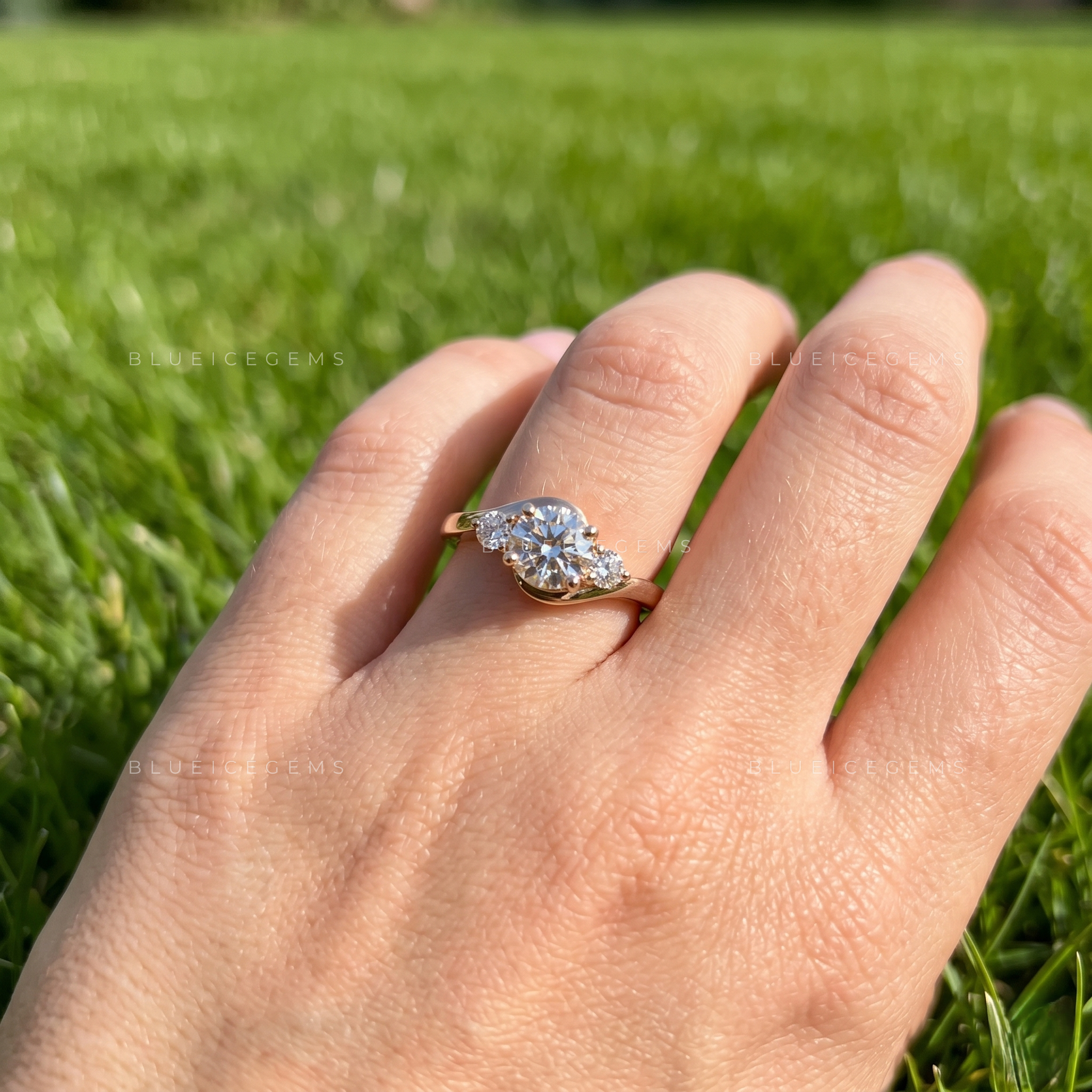 Chic Asymmetric Round Bypass Three-Stone Statement Ring