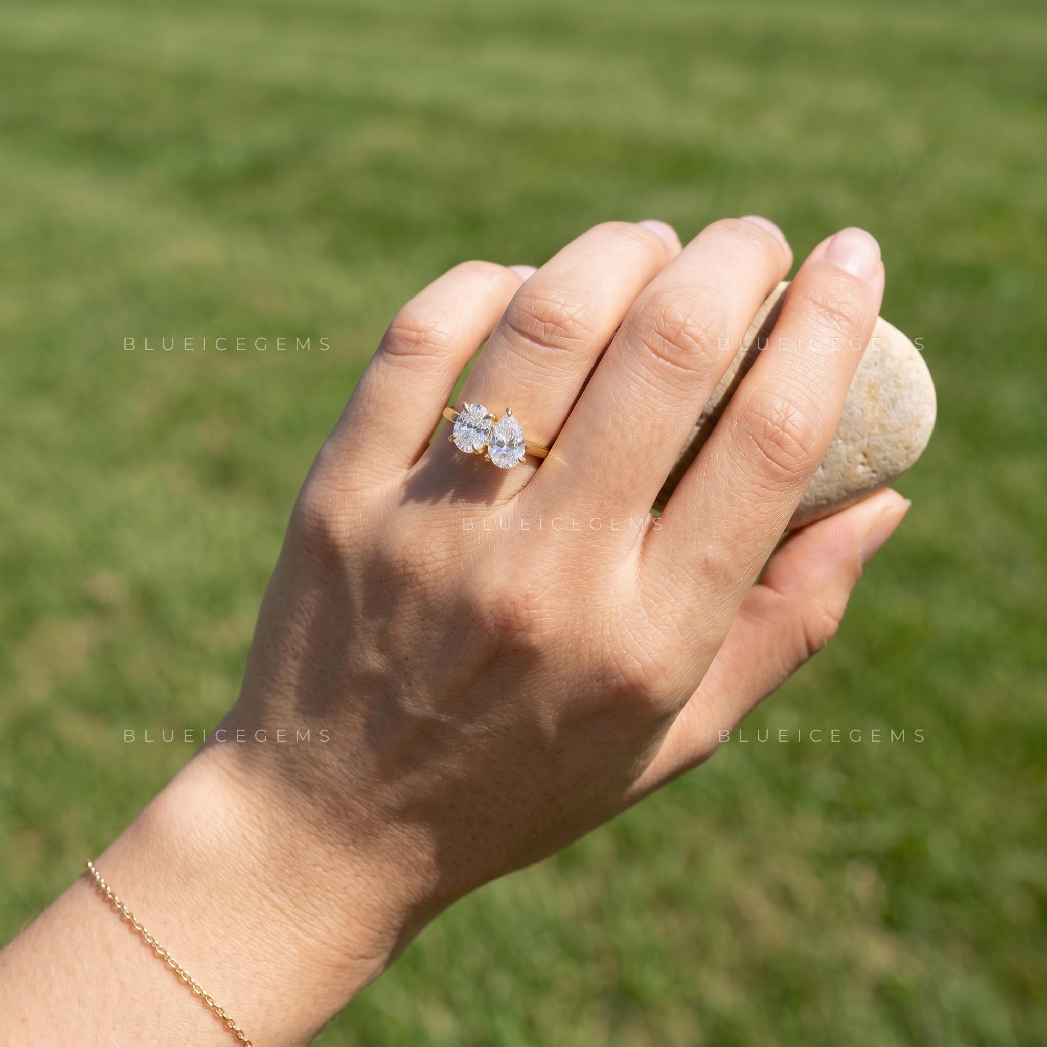Sophisticated Oval and Pear Silhouette Toi Et Moi Keepsake Ring