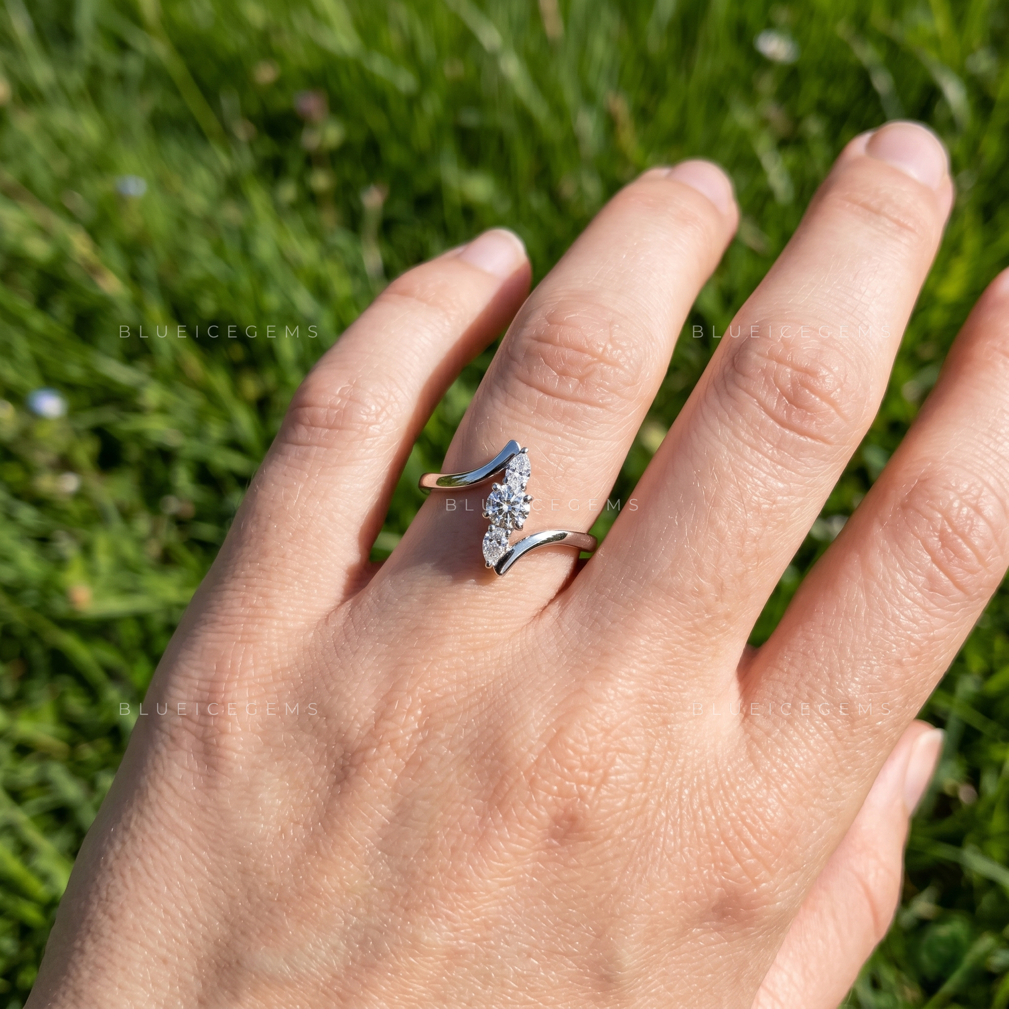 Chic Vertical Bar Trilogy Ring for Every Day
