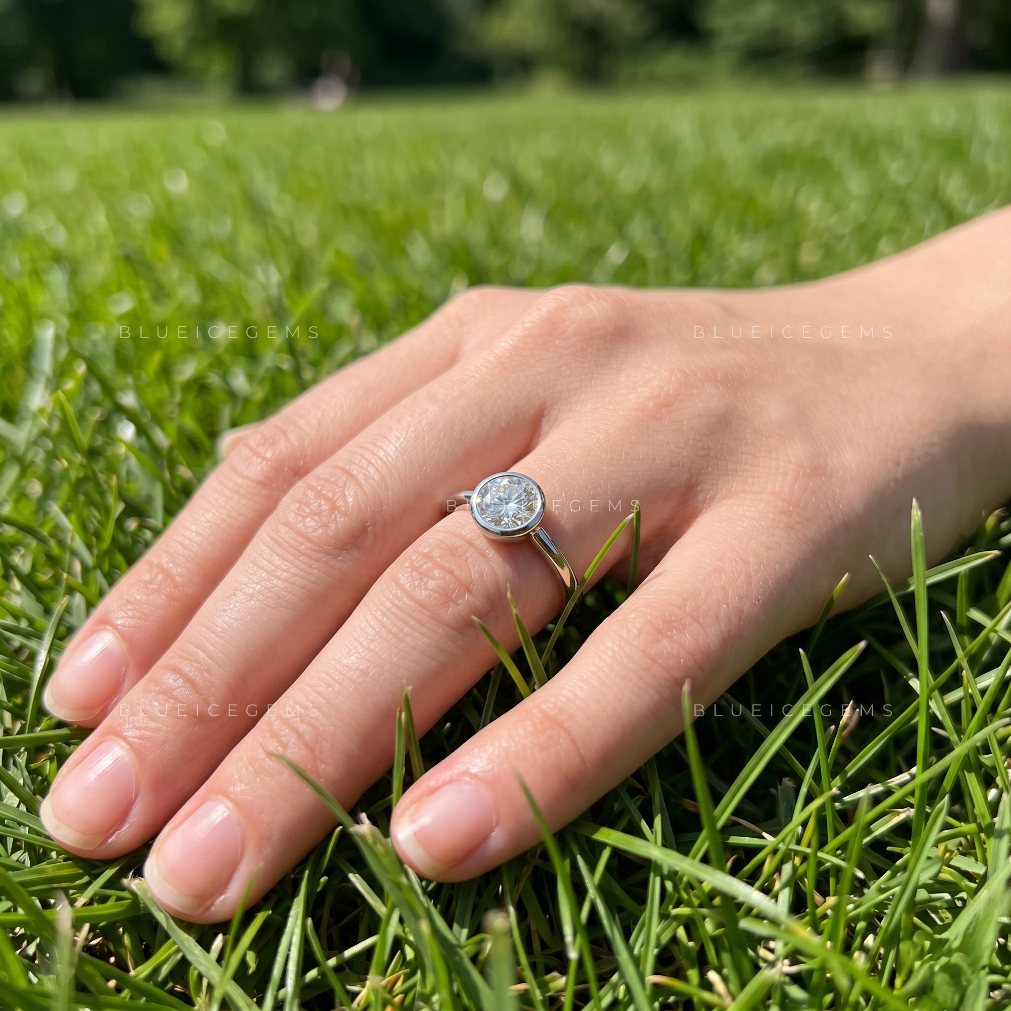 Soul Circular Solitaire Bezel Delicate Keepsake Proposal Band