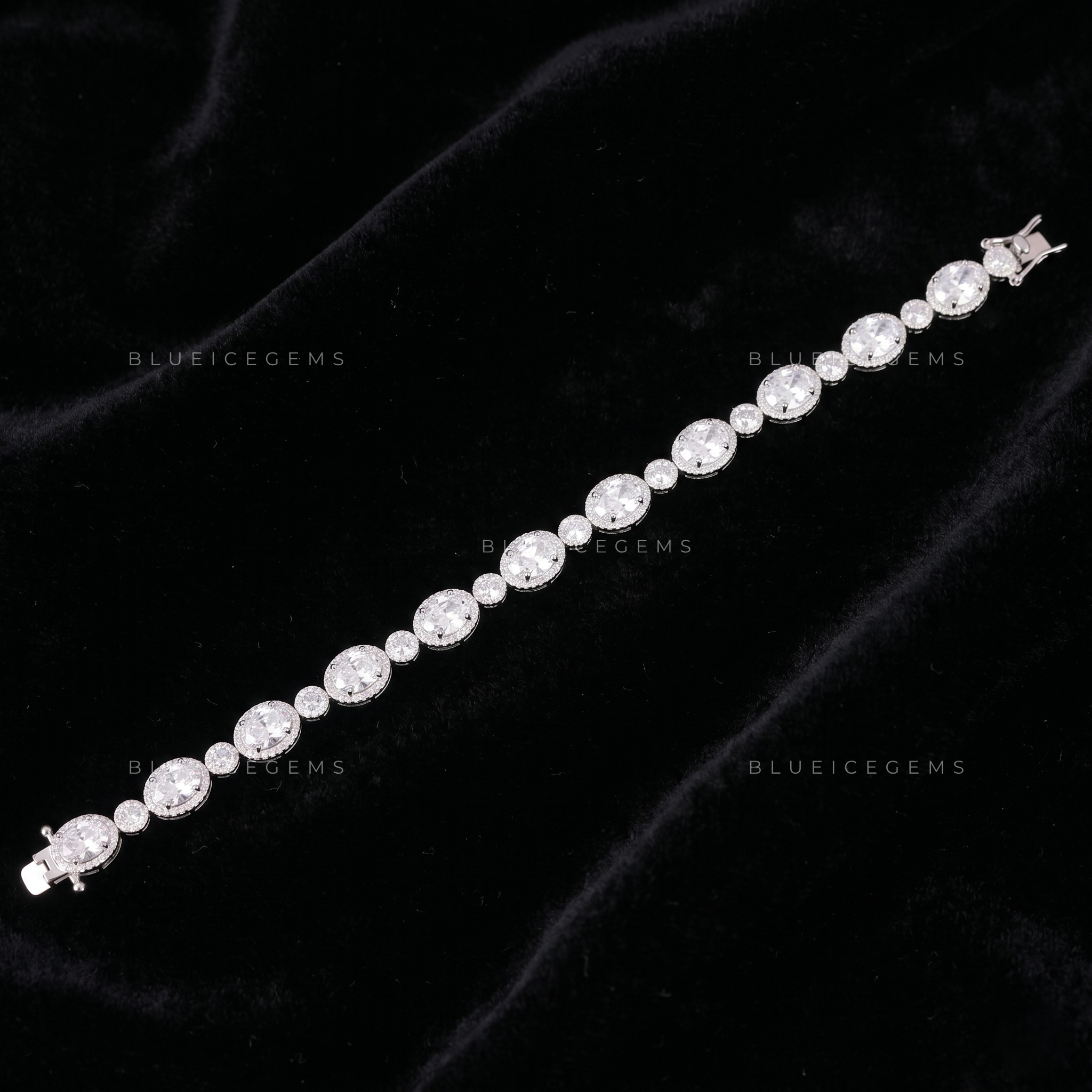 Exquisite Oval-Halo Symphony Round-Cut Radiance Link