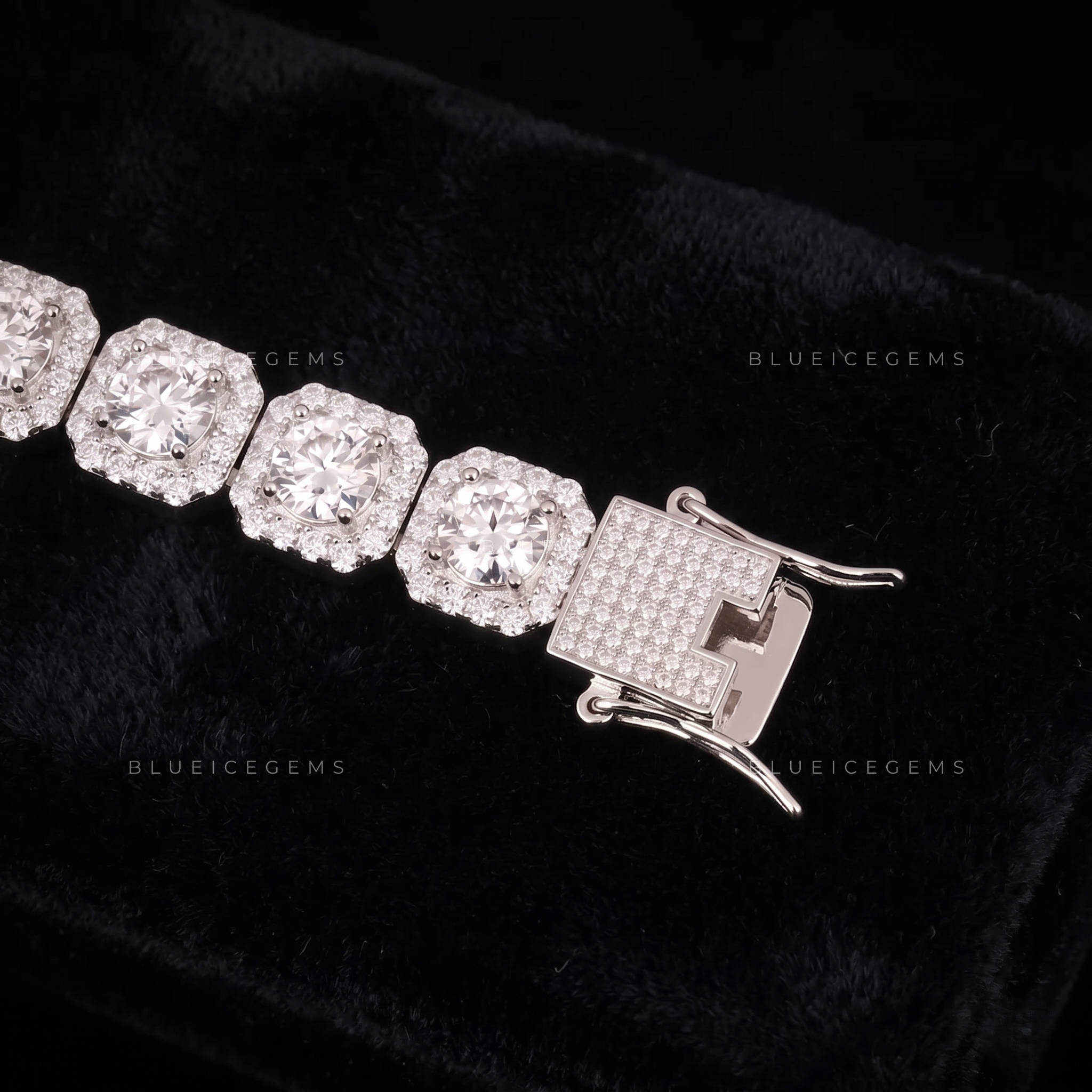 Supreme Radiance 11mm Halo-Set Iced Masterpiece