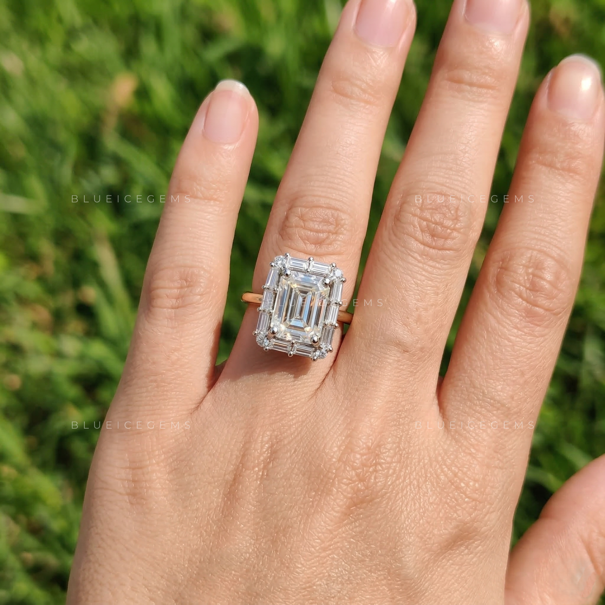 Luxurious Emerald Cut Deco-Inspired Trio Ring