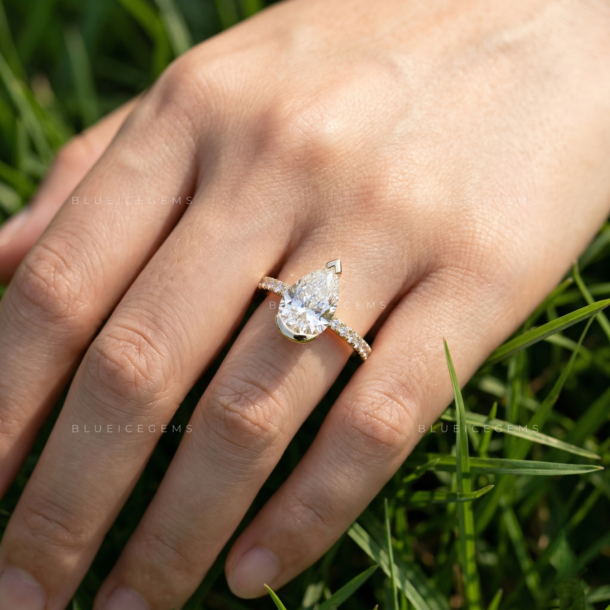 The "Pear Perfection" Halo: An Iconic & Ethereal Brilliance Ring