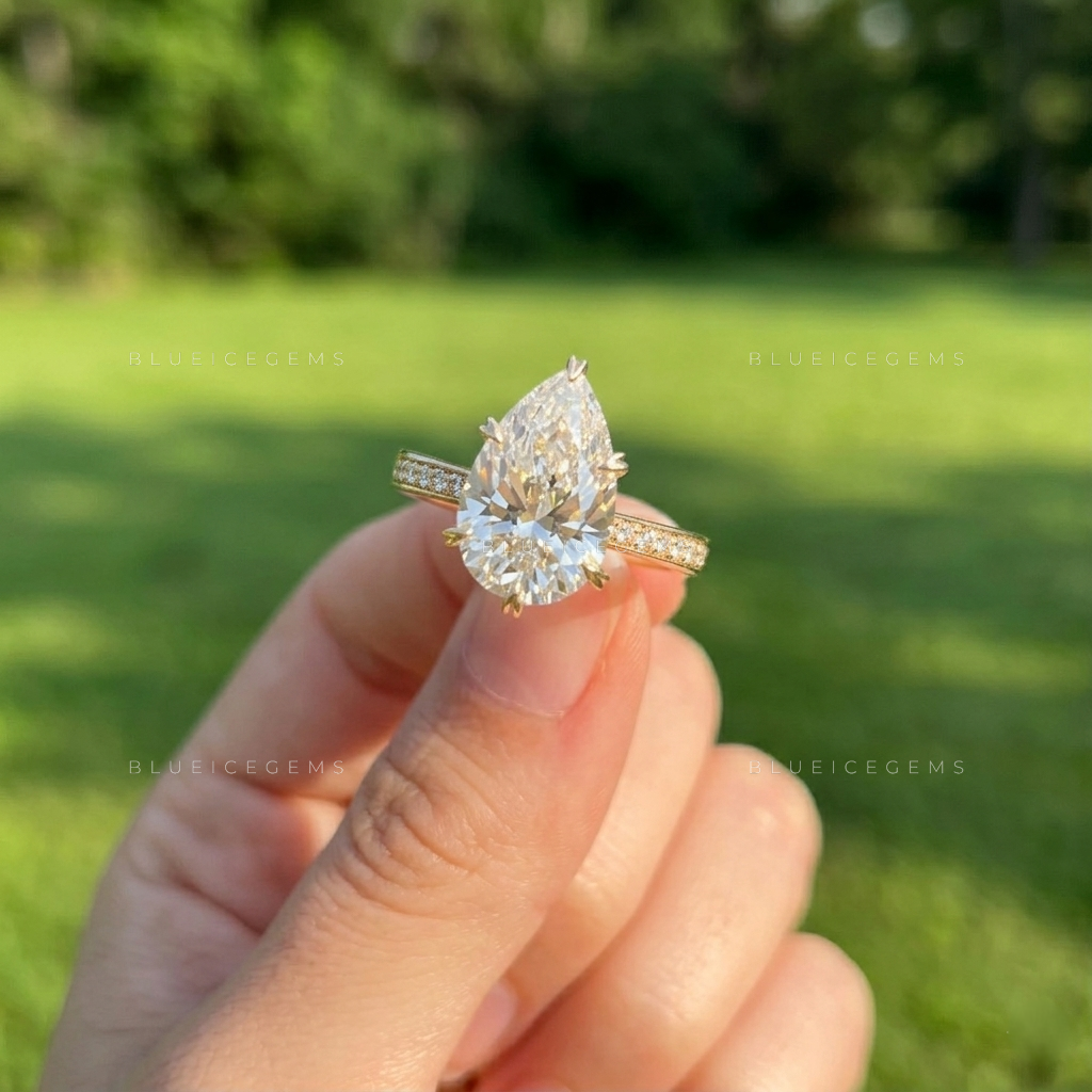 The "Signature Teardrop" Pear & Round Halo: Bold Elegance