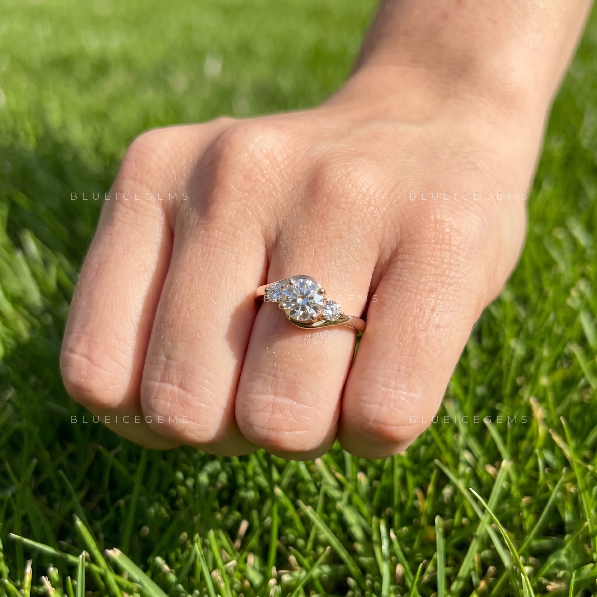 Chic Asymmetric Round Bypass Three-Stone Statement Ring