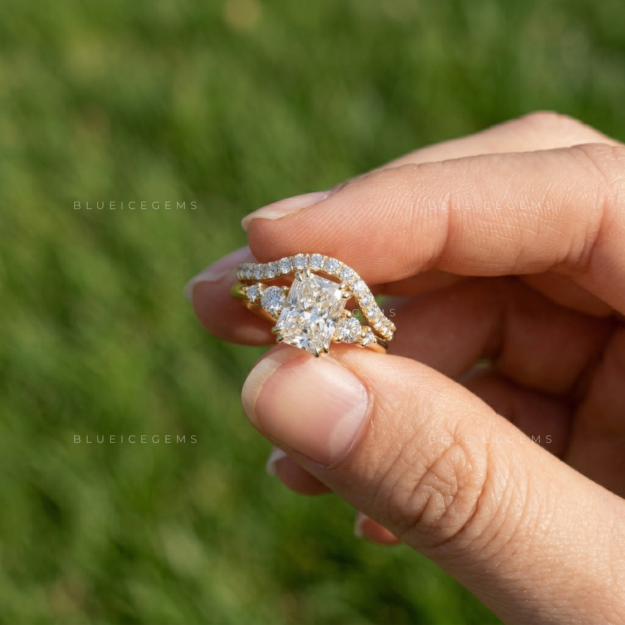 The "Radiant Aura" Bridal Set: Signature Curved Stackable Duo