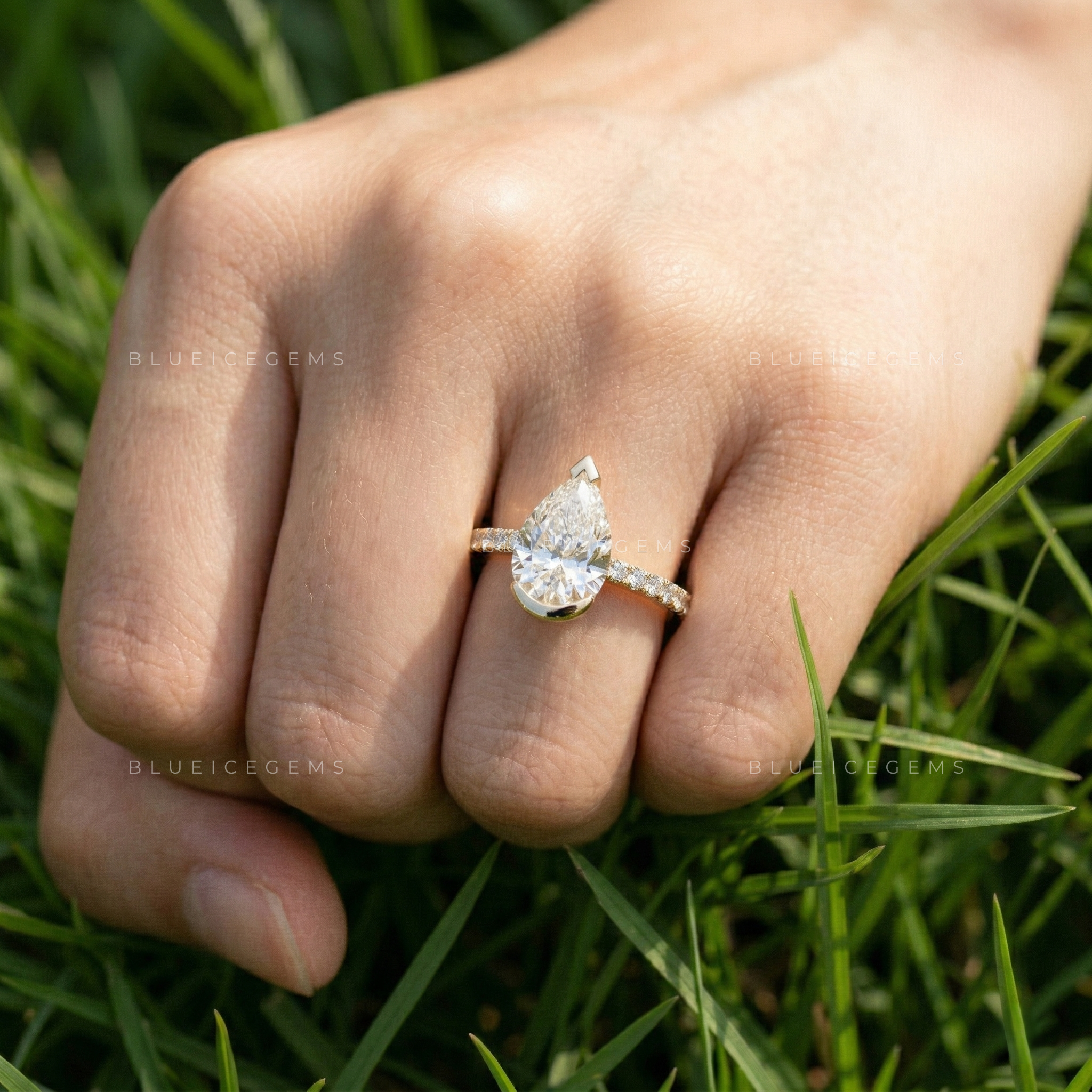 The "Pear Perfection" Halo: An Iconic & Ethereal Brilliance Ring