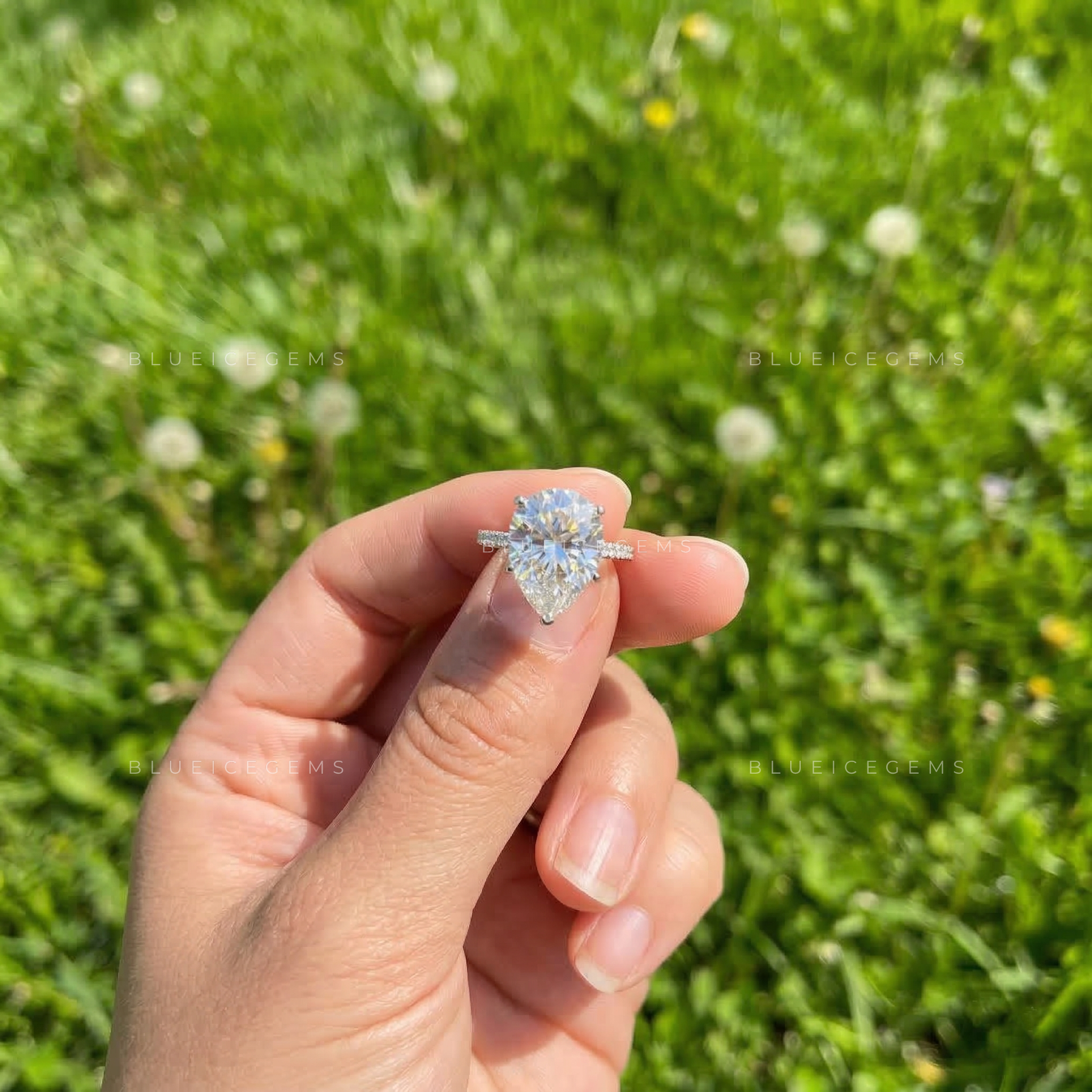 Grand Premiere Pear Cut Halo Ring