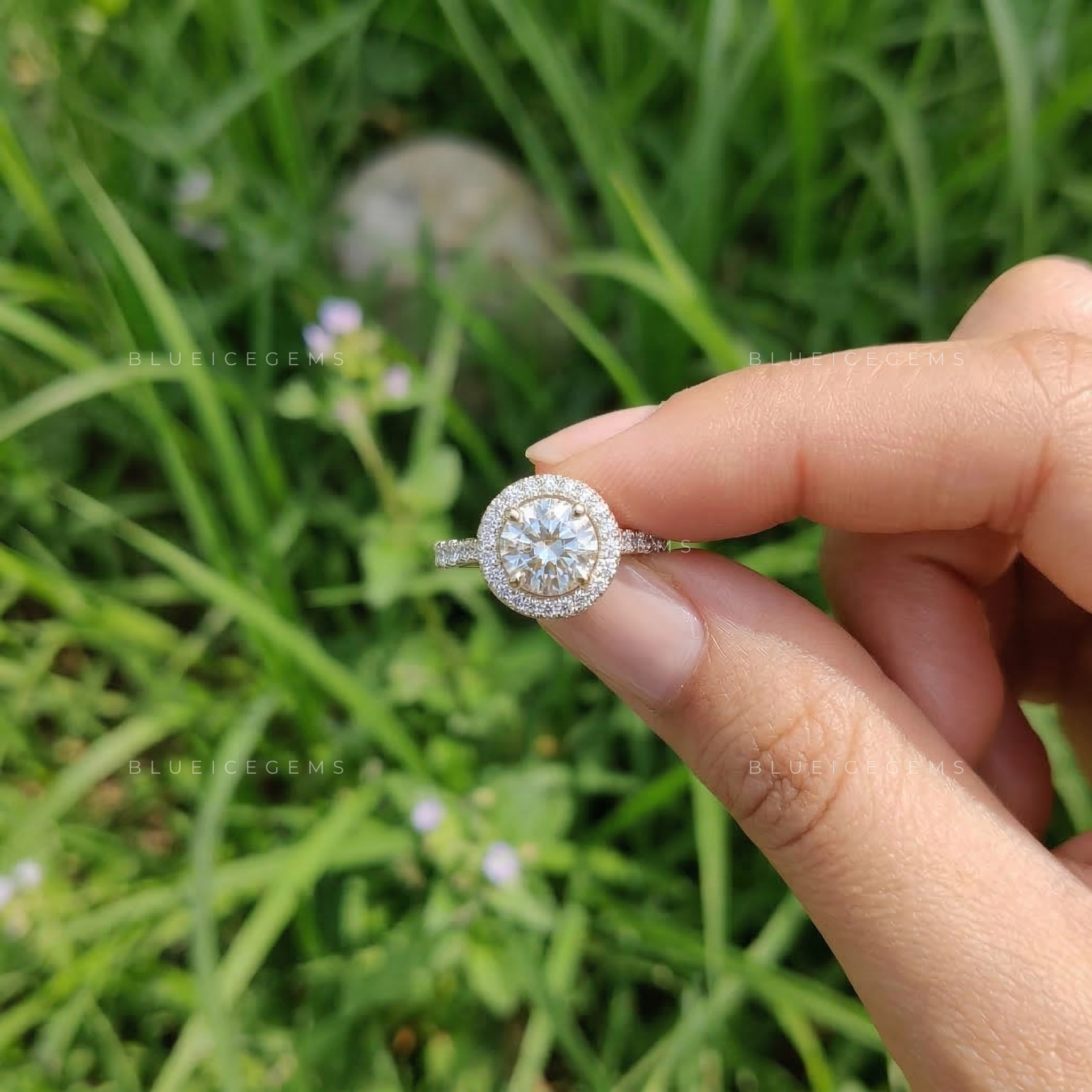 Eternal Radiance Round Brilliant Cut Classic Pavé Ring