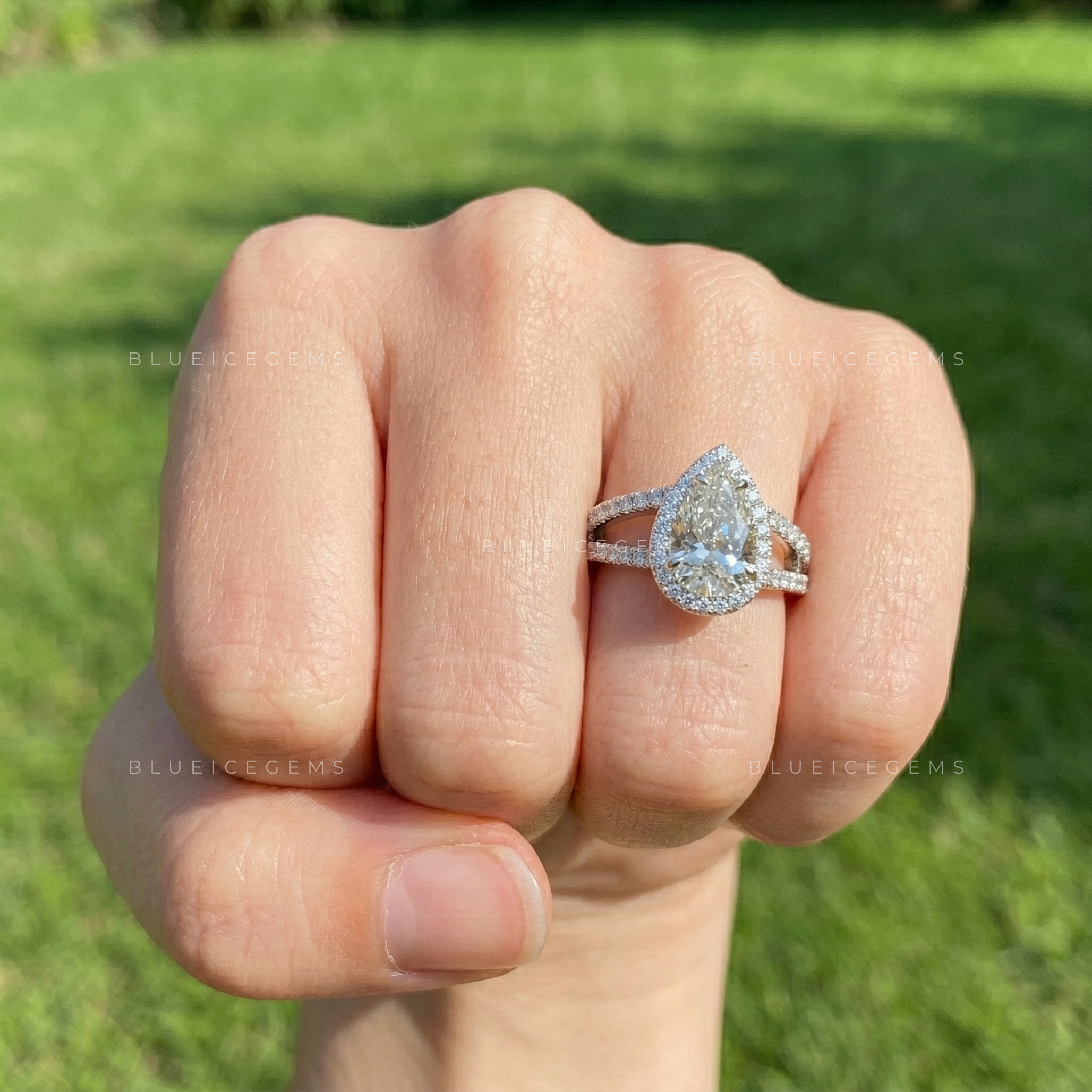 The "Ethereal Teardrop" Halo: A Modern Pear Cut Masterpiece
