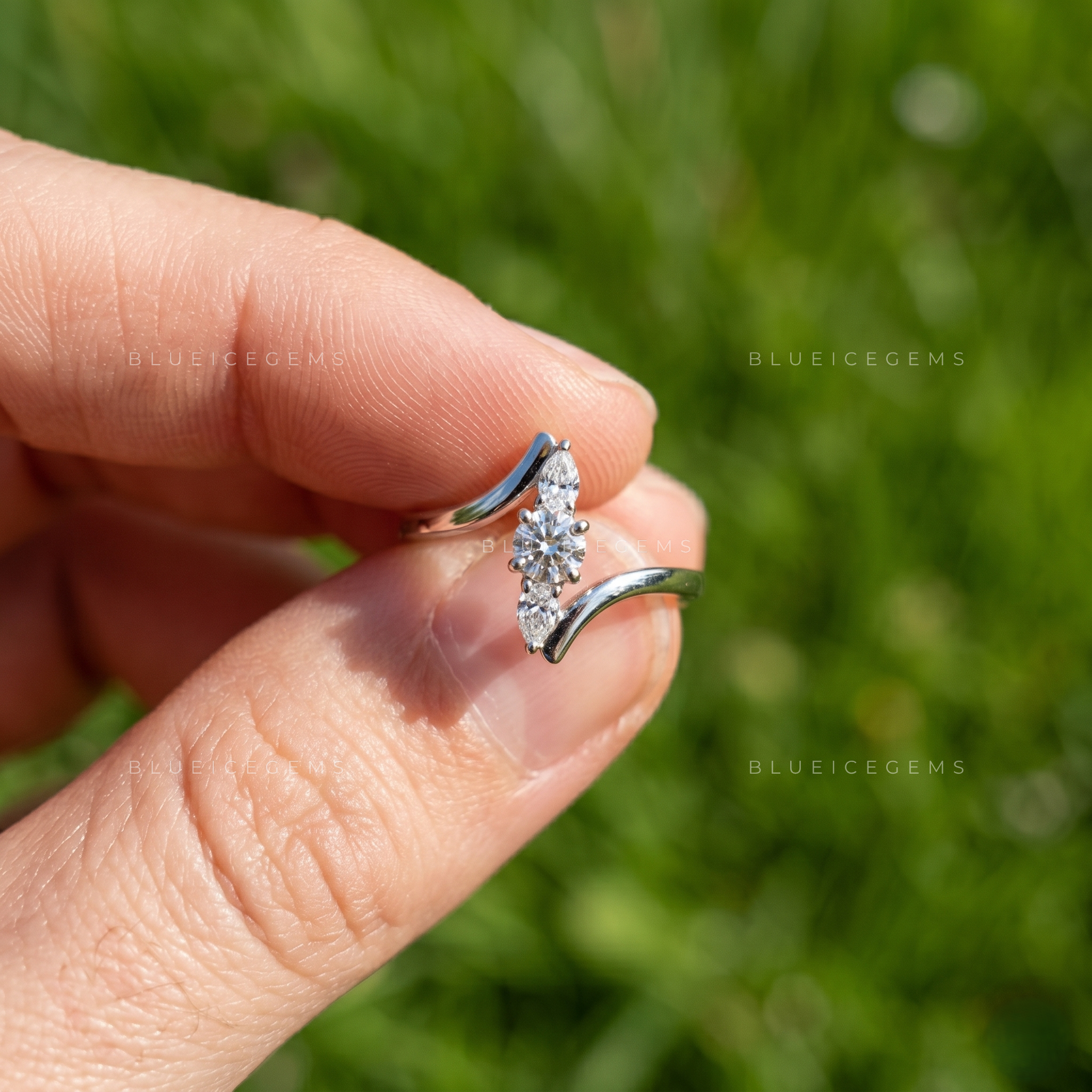 Chic Vertical Bar Trilogy Ring for Every Day