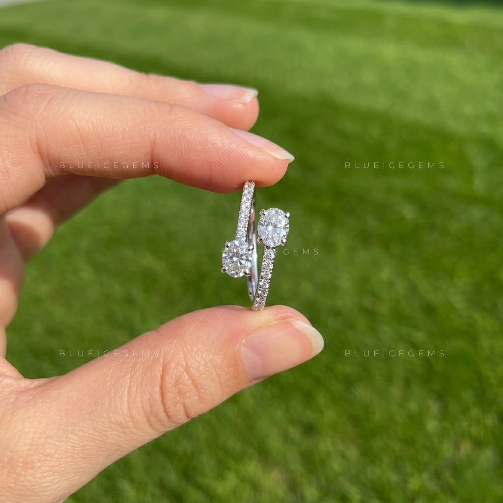 Forever Entwined Oval Cut Bypass Open Gap Toi et Moi Ring