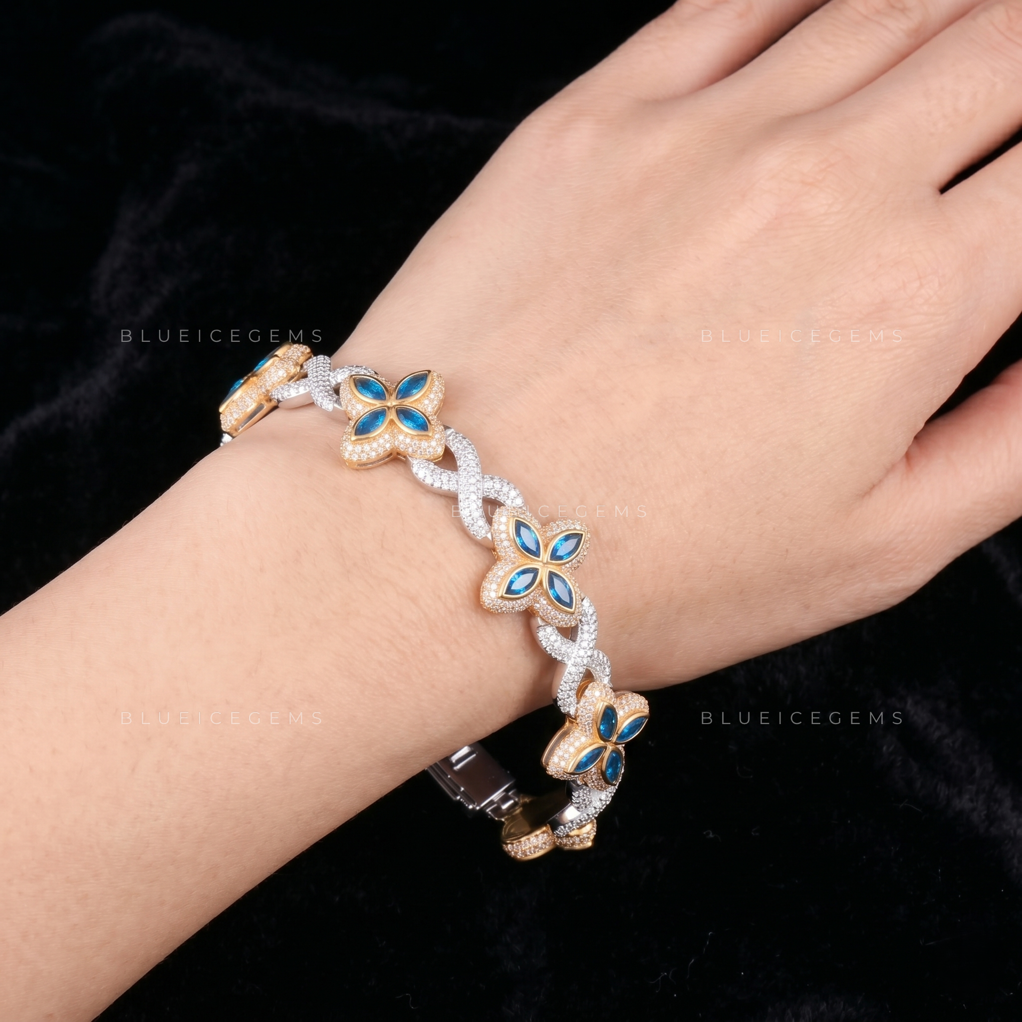 Cerulean Fortune Two-Tone Iced Clover Link