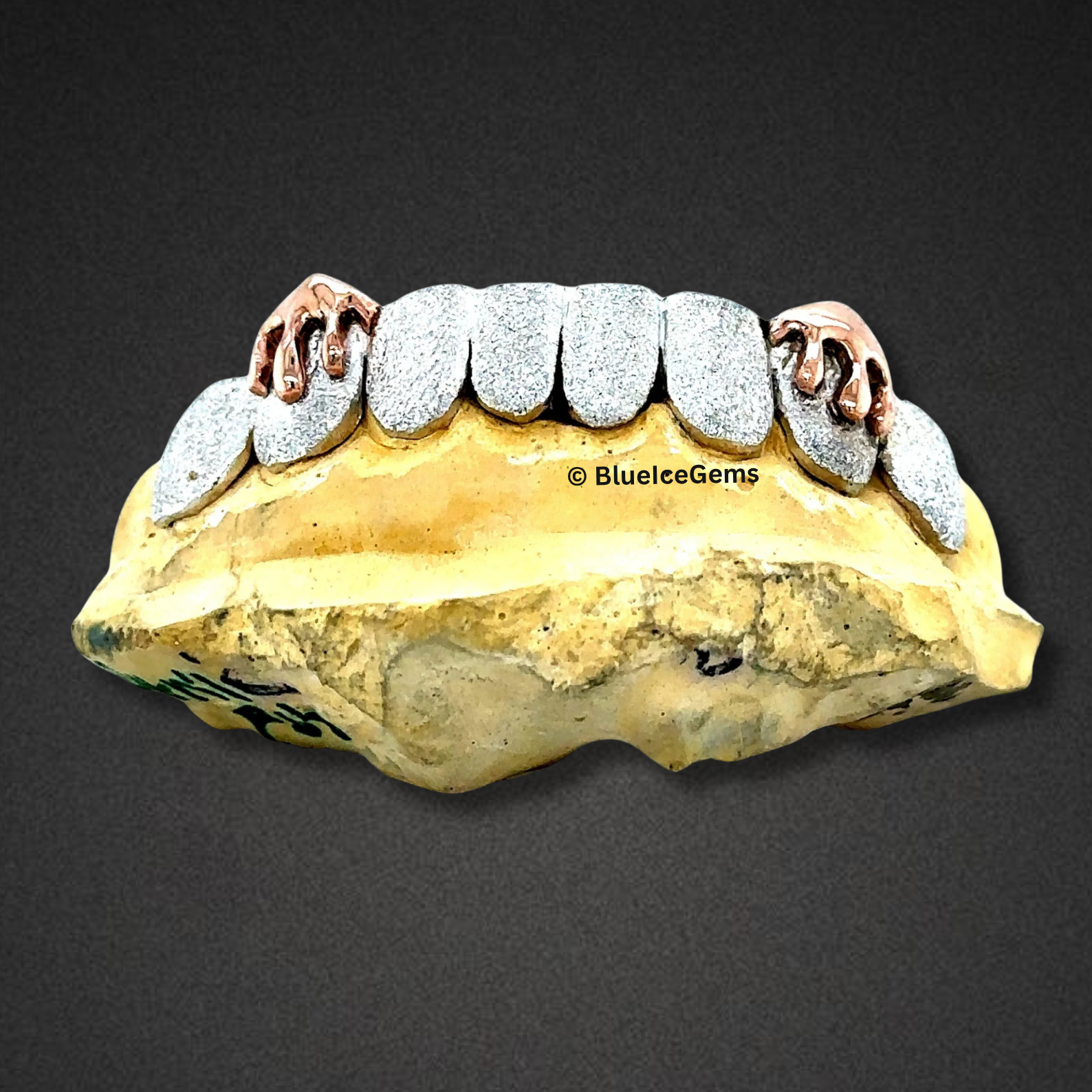 Frosted Grab Claw Grillz
