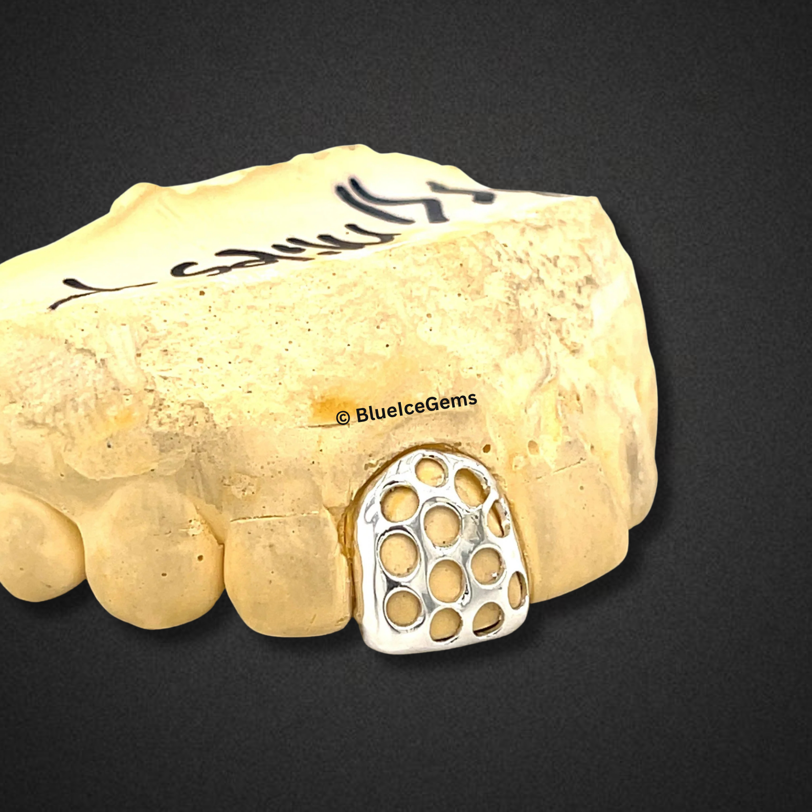 The "Icy Textured Window" Grillz