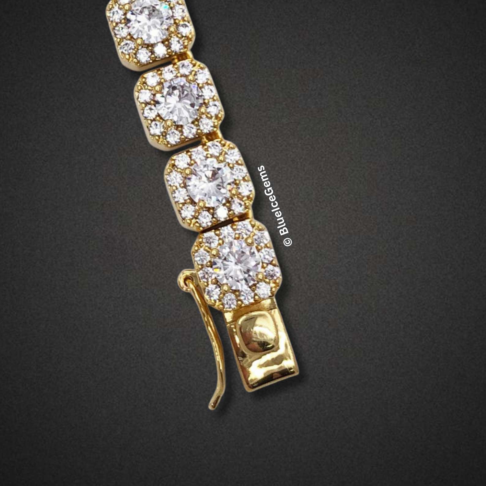 The "Halo Square" Diamond Link Chain