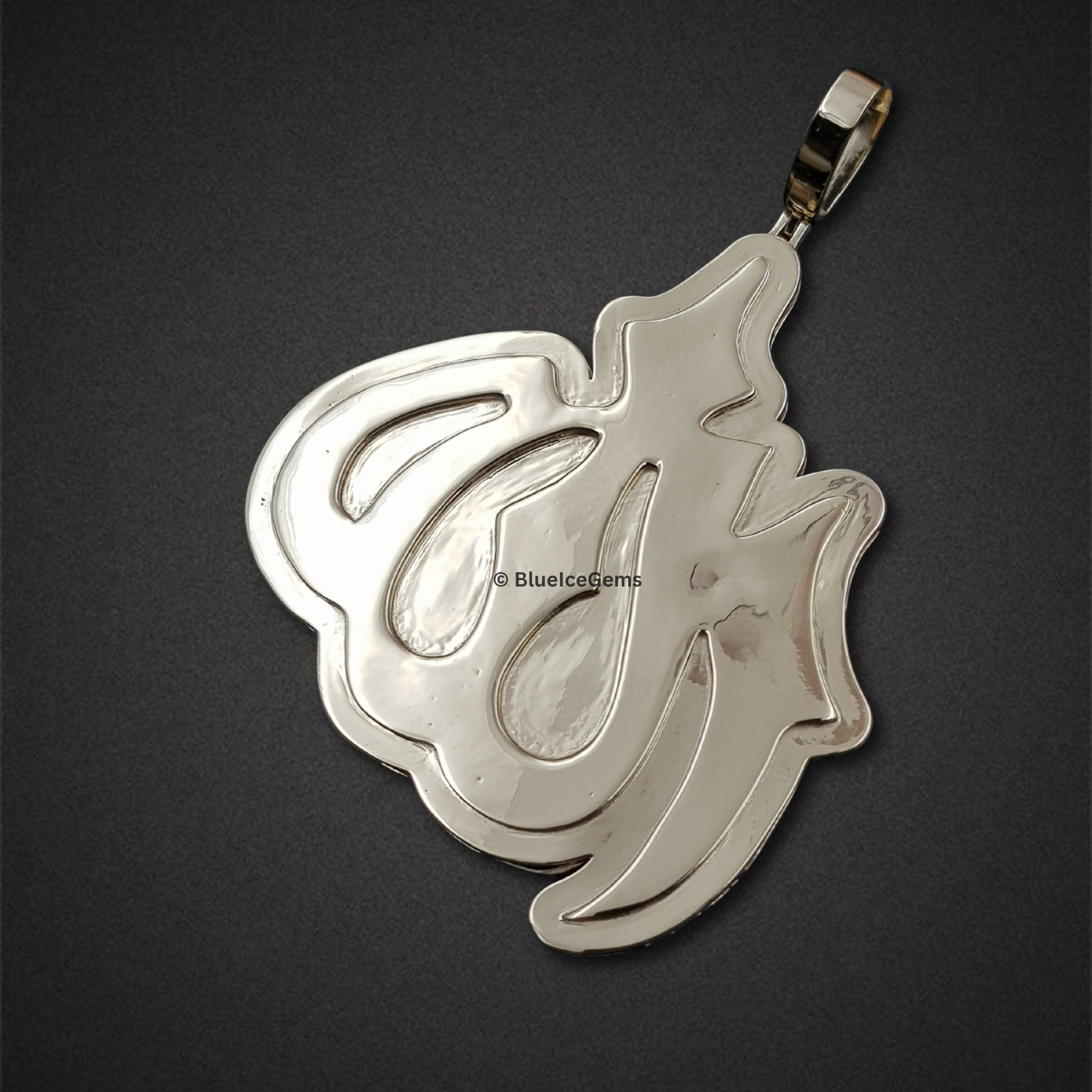 The "Divine Calligraphy" Gold Pendant
