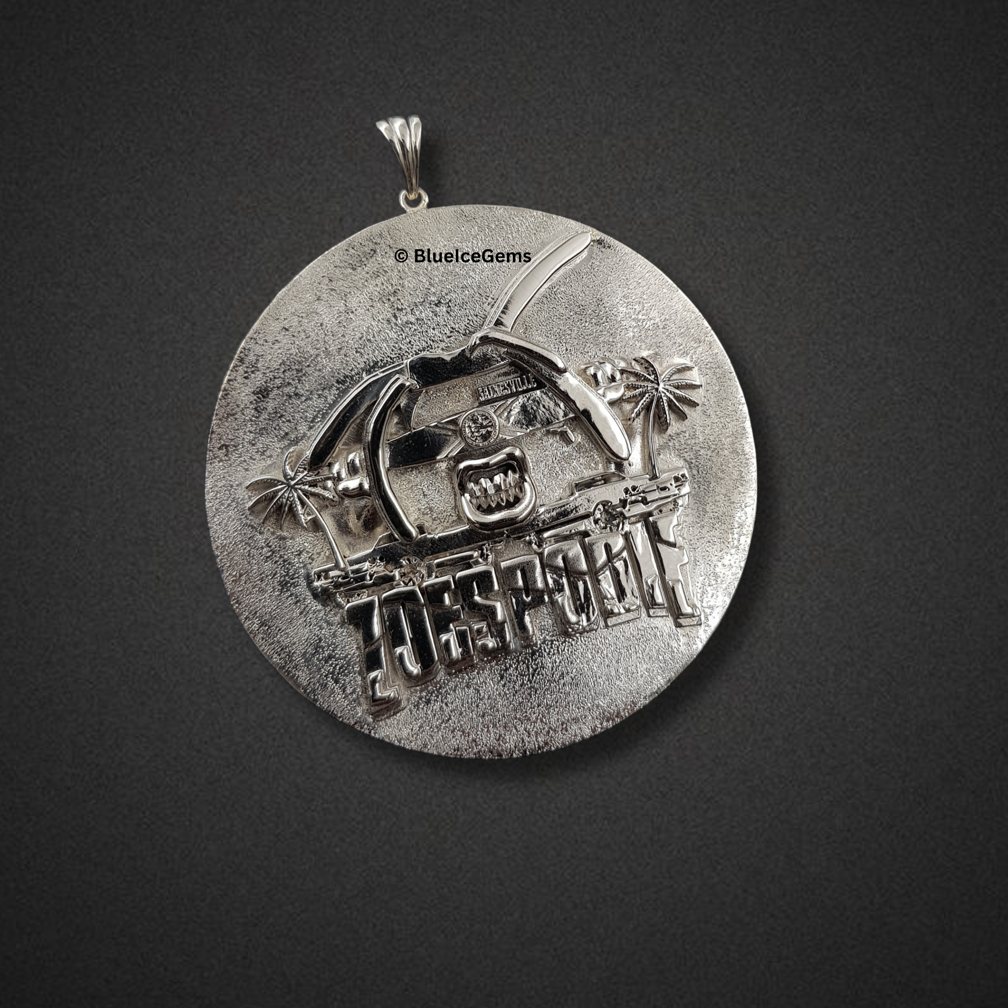 The "ZOESPODIE" Polished Silver Medallion Pendant