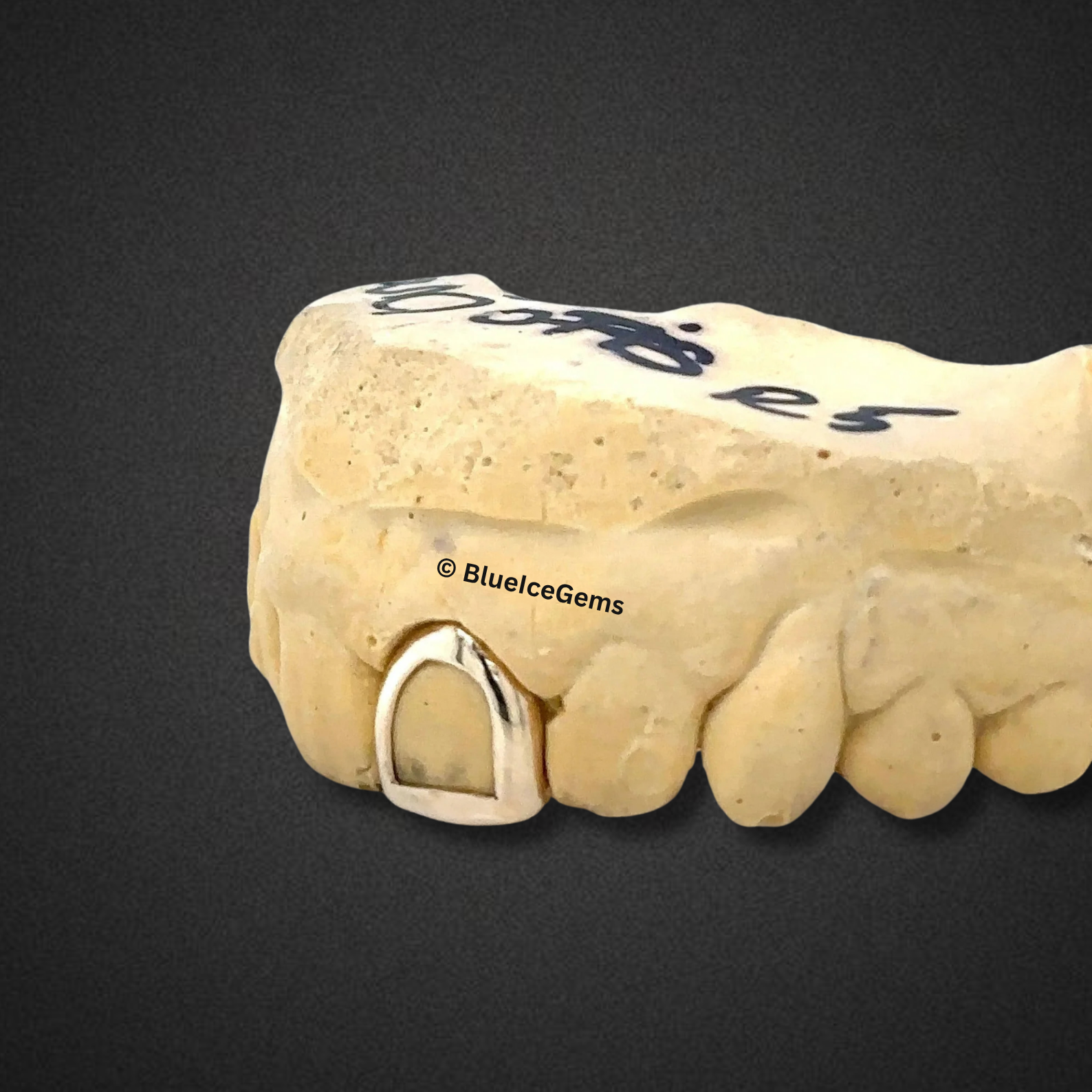 Gold Halo Single Tooth Cap Grillz