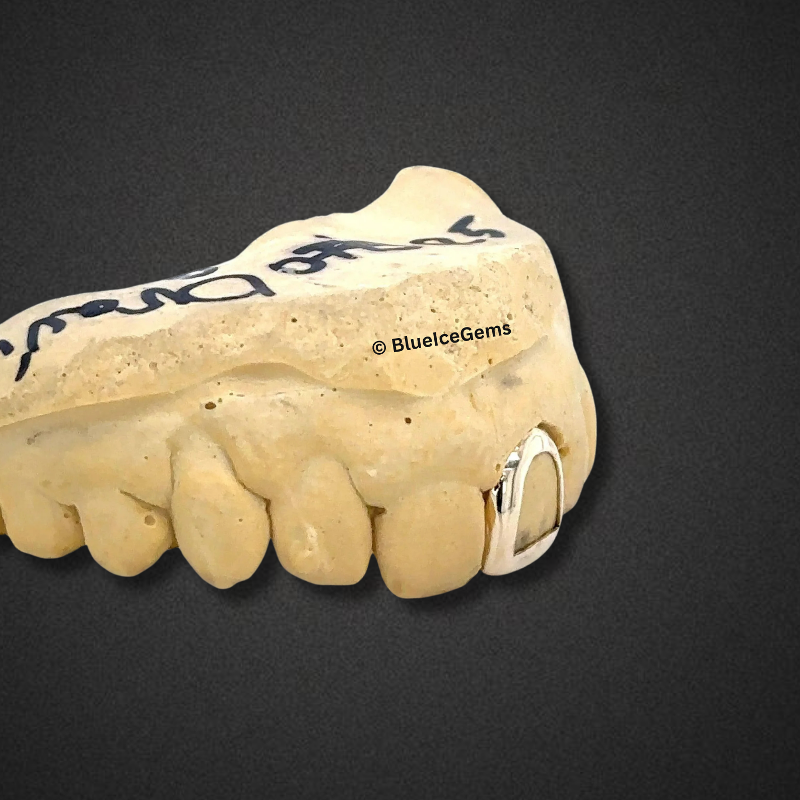 Gold Halo Single Tooth Cap Grillz